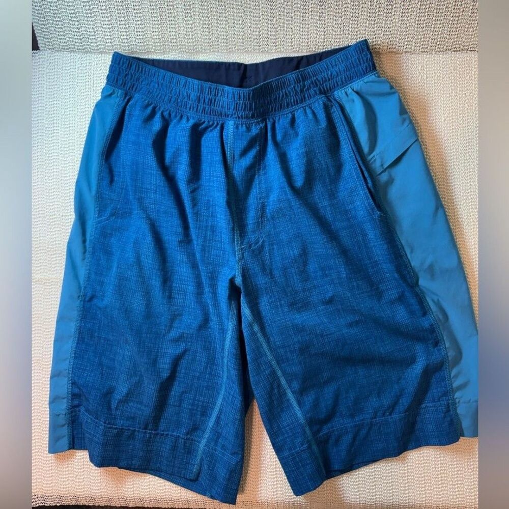 Lululemos Médium Men's Blue Athletic Shorts